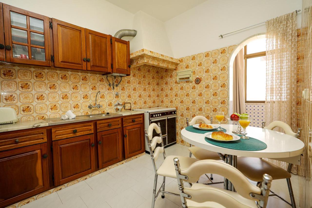 B91 - Bairro Apartment In Лагуш Экстерьер фото